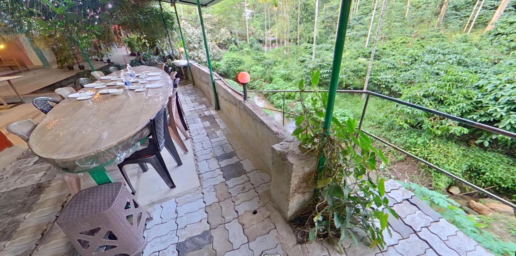 Wayanad Royal Stream Bed & Breakfast Калпата Екстериор снимка