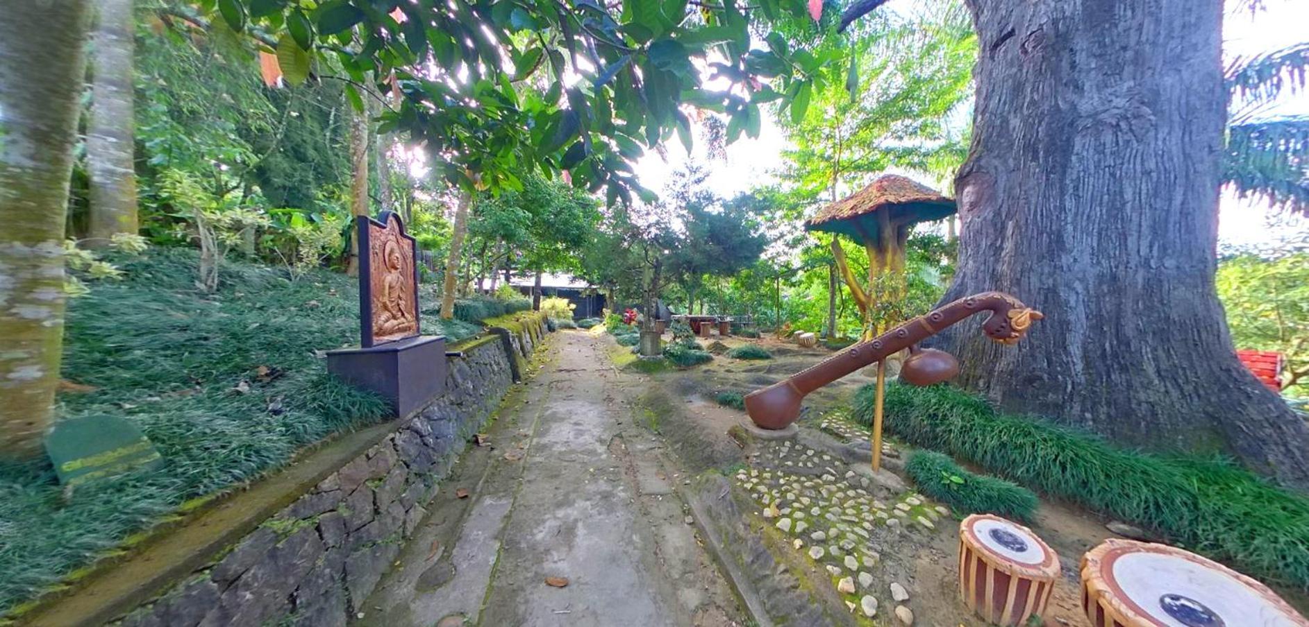 Wayanad Royal Stream Bed & Breakfast Калпата Екстериор снимка