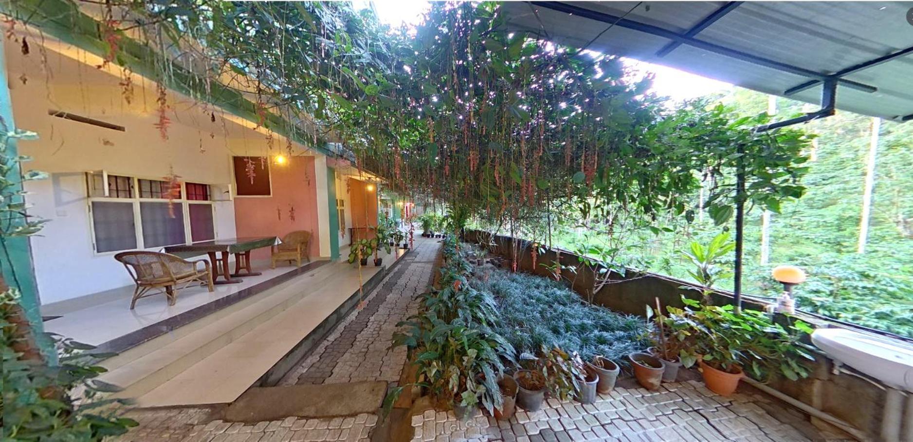 Wayanad Royal Stream Bed & Breakfast Калпата Екстериор снимка
