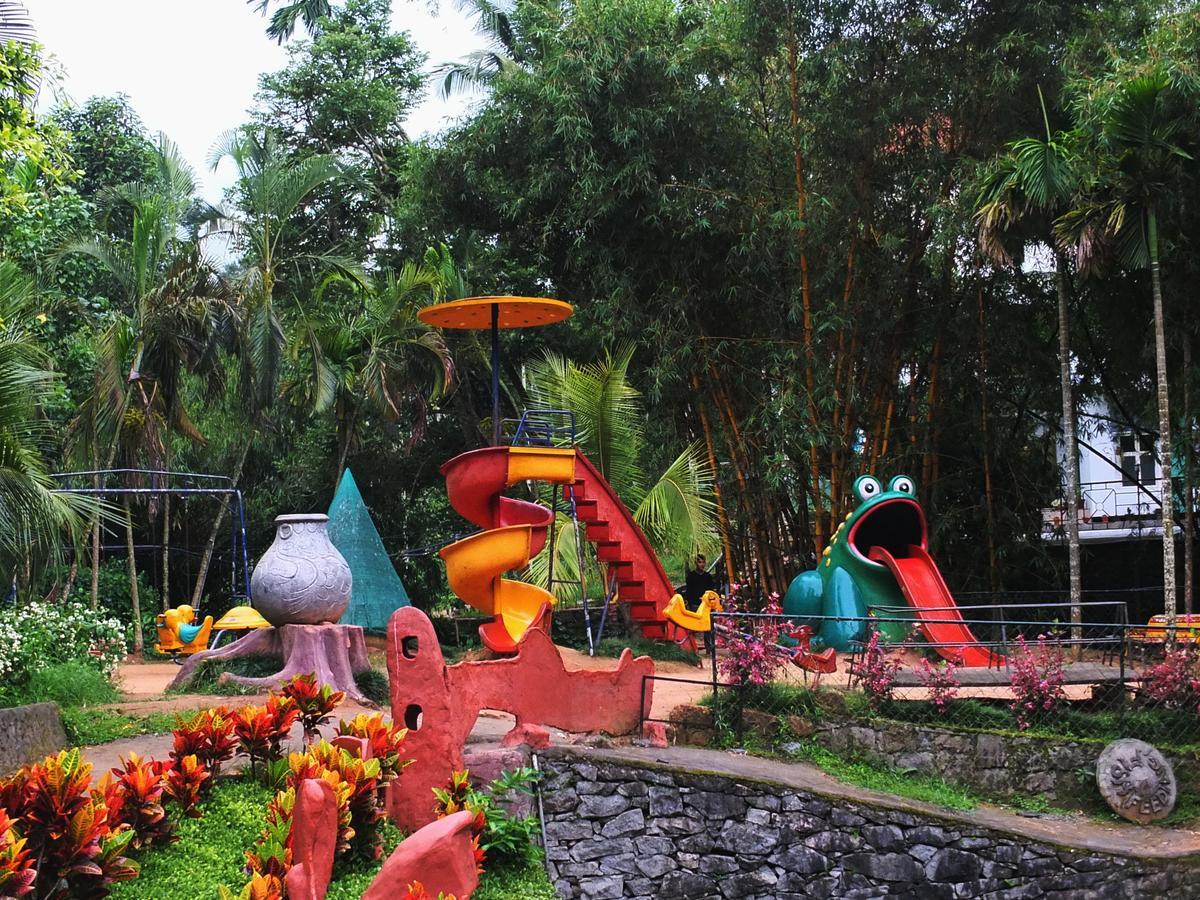 Wayanad Royal Stream Bed & Breakfast Калпата Екстериор снимка