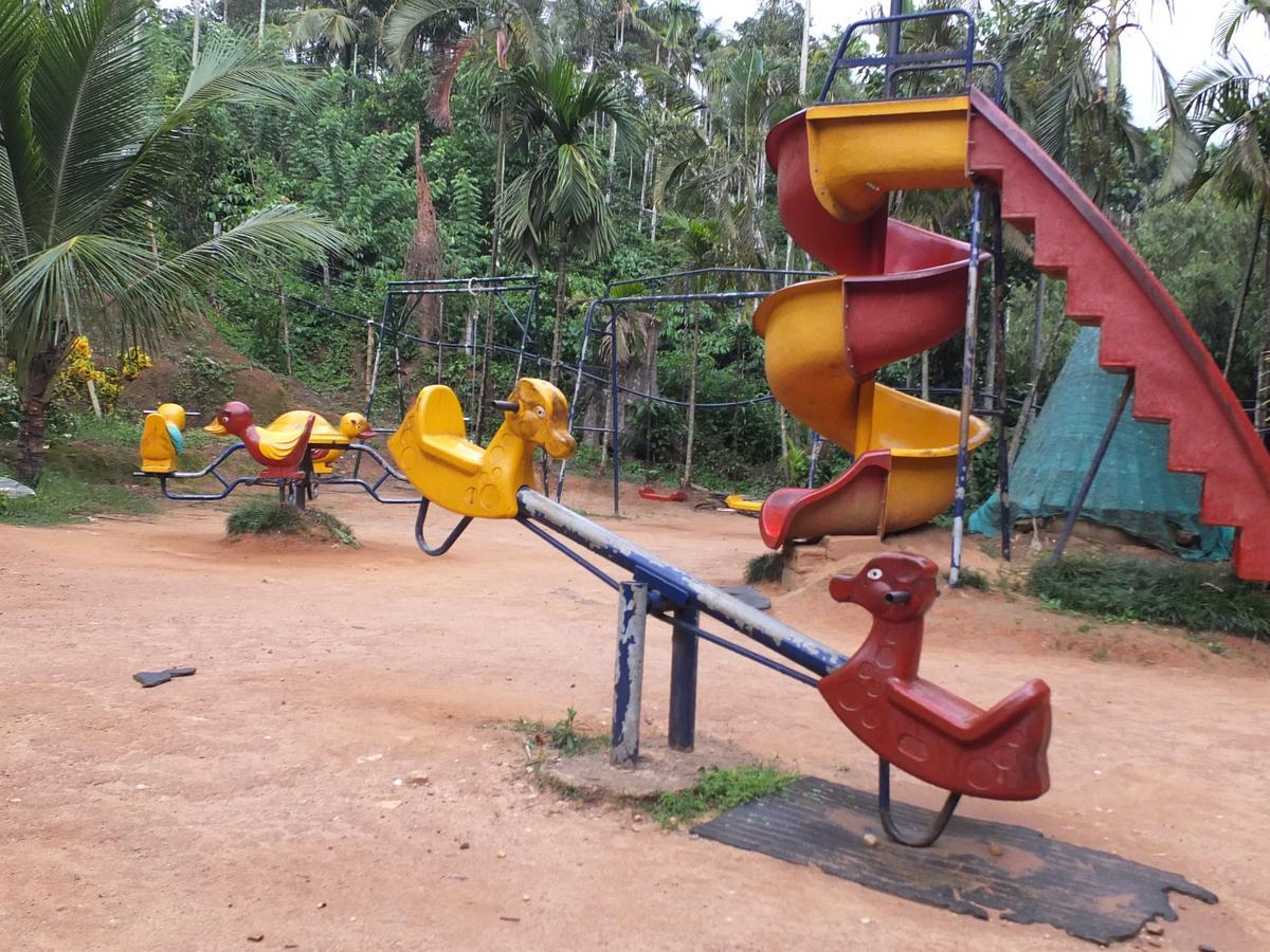 Wayanad Royal Stream Bed & Breakfast Калпата Екстериор снимка